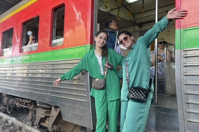 Private Tour Maeklong Railway and Damnoen Saduak Floating Market - Why these two markets make a good pair