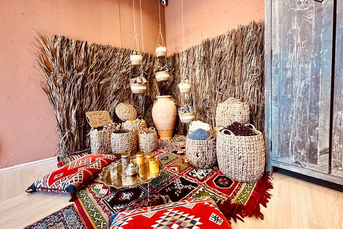 Private Tour Old Dubai Souks Creek and Abra Tour with Tastings - The Old Souk offers your first shopping test