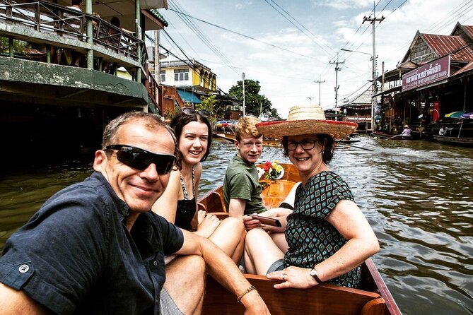 Private tour : Railway & Floating Market and the Bridge over river Kwae - Walking across the River Kwae Bridge