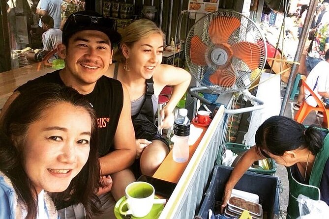 Private tour : Railway & Floating Market and the Bridge over river Kwae - Mae Klong Railway Market and the train that cuts through it