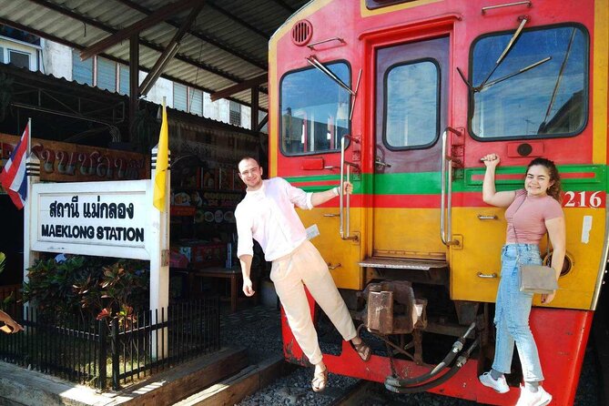 Private tour to Floating & Railway markets (multi-lang: EN ZH ES IT FR DE) - What the guides and drivers add