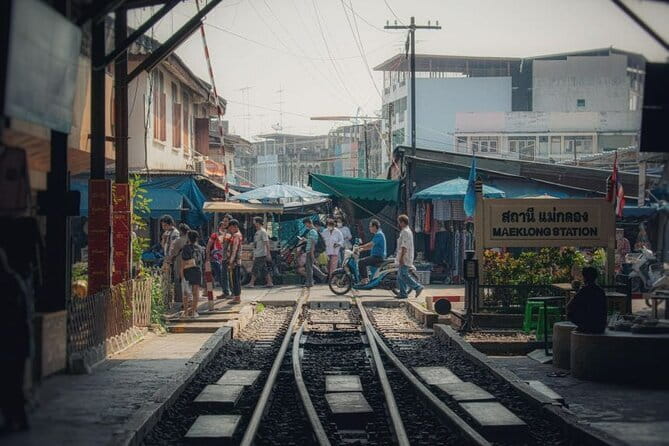 Private Tour to Maeklong Train Market and Floating Market - Why this private market tour works