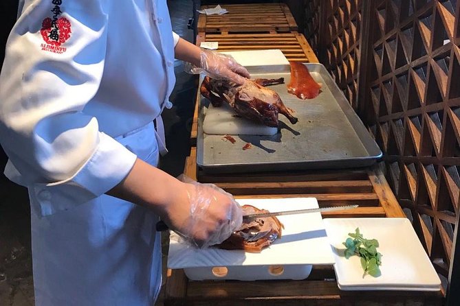 Private Tour to Pearl Market Acrobatic Show & Peking Duck Dinner - Why private transport changes the evening