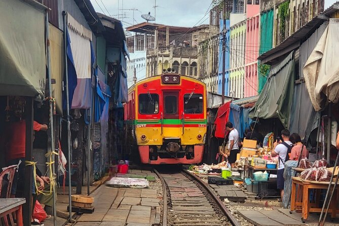 Private Tour to Railway Market and Damnoen Saduak Floating Market - Key details that shape the day
