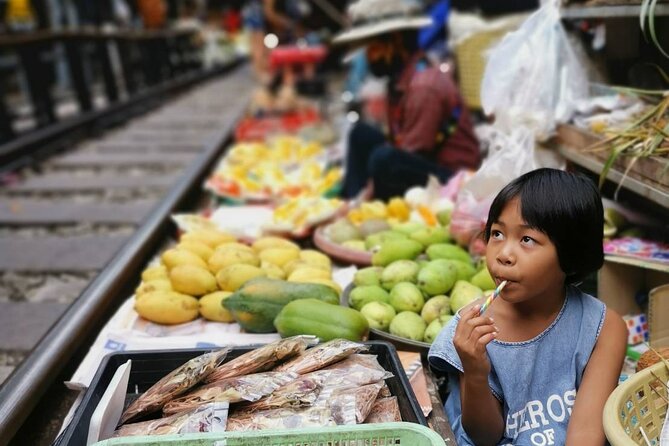 Private Tour to Railway Market and Damnoen Saduak Floating Market - Damnoen Saduak by private boat