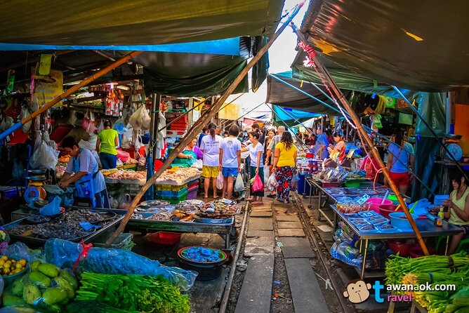 Private Tour to Railway Market and Damnoen Saduak Floating Market - Comfort, group size, and practical limits