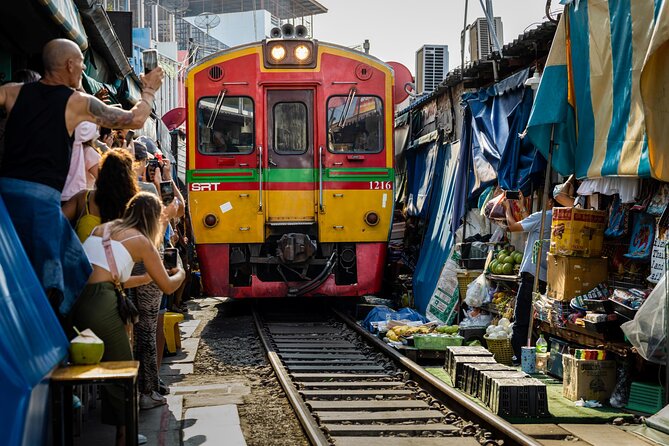 Private Tour to Railway Market and Damnoen Saduak Floating Market - The long ride from Bangkok to Maeklong