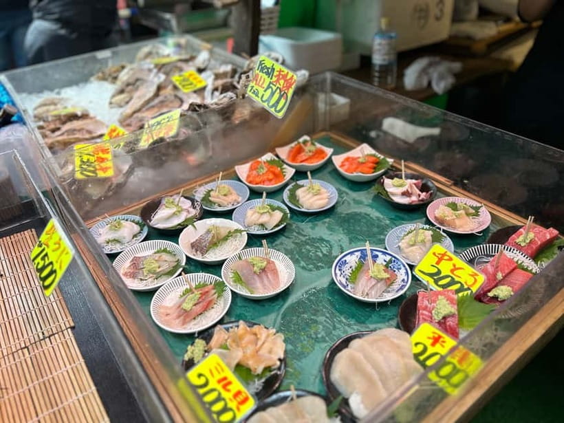 Private Toyosu & Tsukiji Market Adventure with Tuna Auction - Eating and shopping at Tsukiji Outer Market