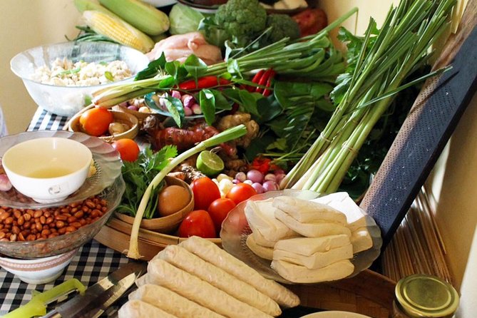 PRIVATE Ubud Market Tour & Balinese Cooking Class with Putu - Lunch With Three Generations
