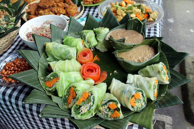 PRIVATE Ubud Market Tour & Balinese Cooking Class with Putu - From Market Ingredients to Family Recipes