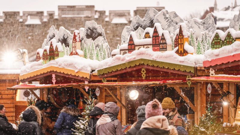 Quebec: German Christmas Market Tasting Tour - Meeting your guide at the Tourist Information Center