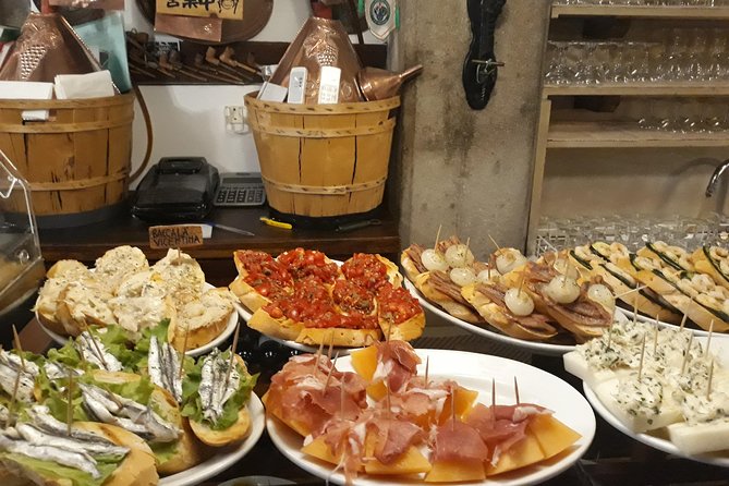 Rialto Market Food and Wine Lunchtime Tour of Venice - What the guides add to the day