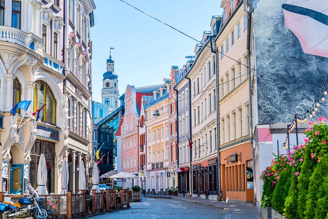 Riga Old Town, C Market & Art Nouveau Guided Walking Tour - The first Christmas tree site and Riga’s small claims to fame