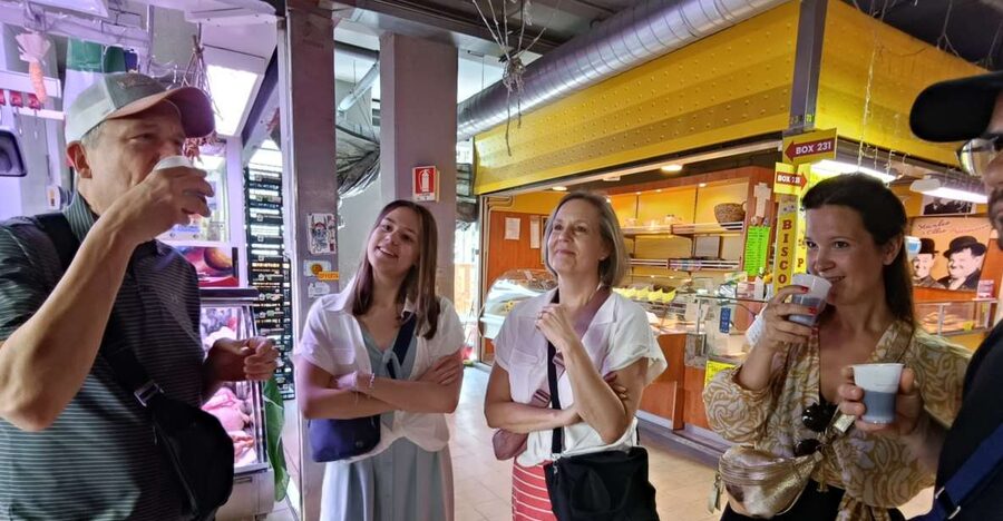 Rome: Vatican Street Food and Wine Tour with Farmers Market - Regional wine with the market tastings