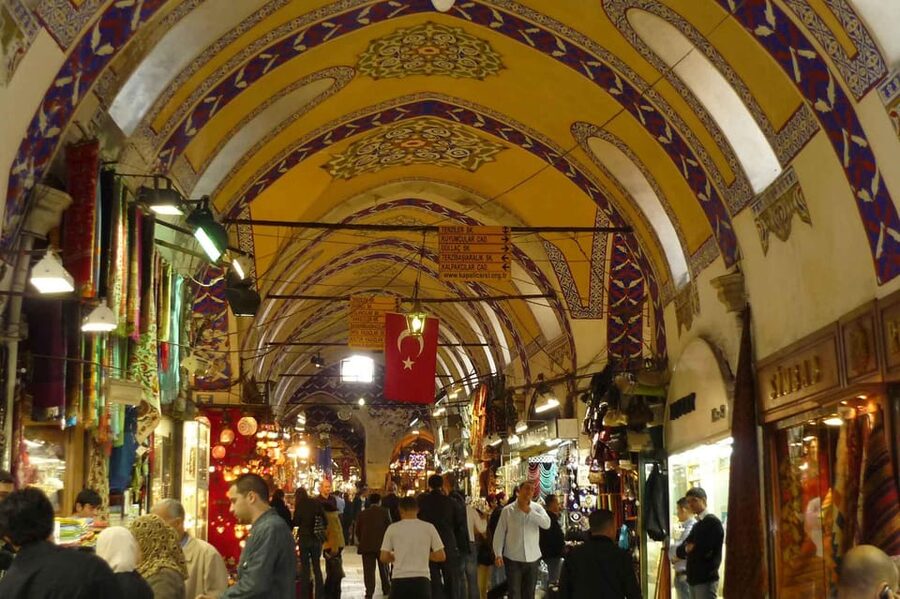 Rug Shopping Private Tour with expert Grand Bazaar - Comparing wholesalers, shops, and market stalls