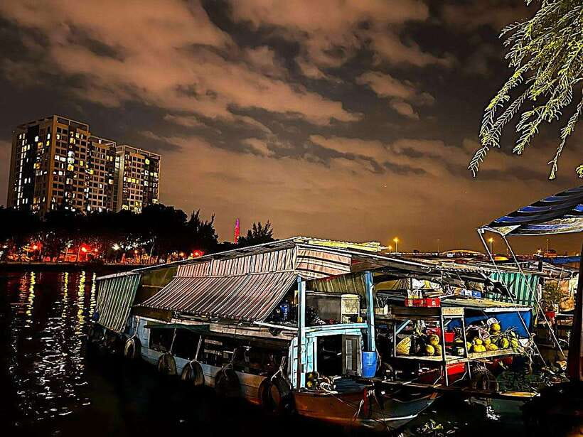 Saigon: Floating Market and Food Tasting Tour by Scooter - Flowers, fruit, and ice cream in District 10