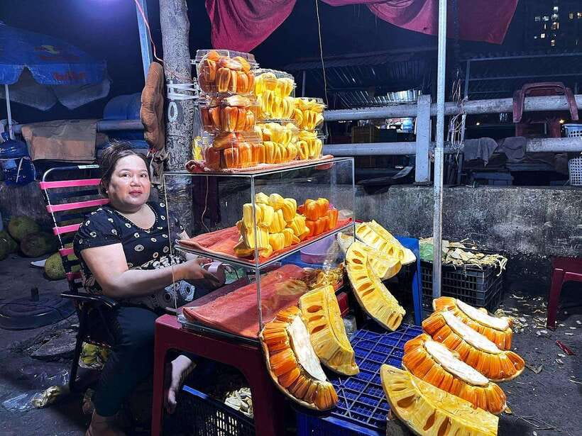 Saigon: Floating Market and Food Tasting Tour by Scooter - Starting with bánh xèo in District 1
