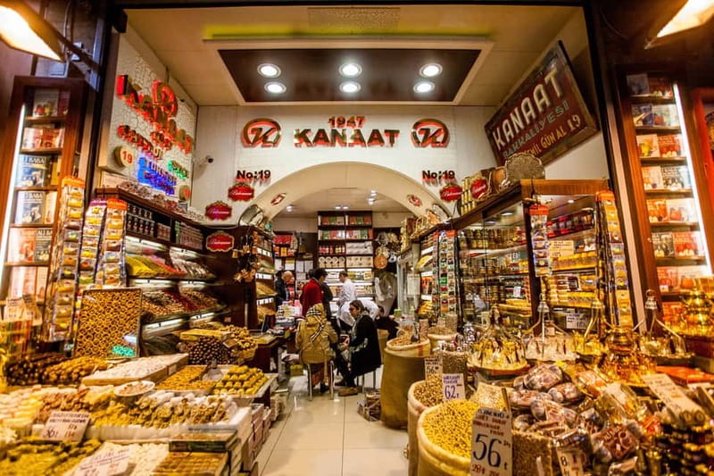 Sailing Through Culture Bosphorus and Spice Bazaar Tour - The 1.5-hour Bosphorus cruise