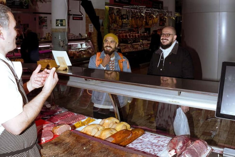 San Sebastián: Market Tour and Basque Cooking Class English - Meeting outside the tourist office