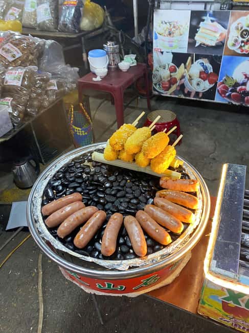 Sapa Night Market Experience – BBQ, Hotpot & Black Chicken - Sapa hotpot and the idea of sharing
