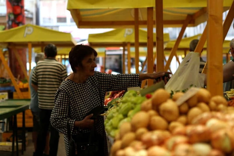 Sarajevo: Sarajevo City Market, Old Town Food Tasting Tour - Markale Open Market: fruit, vegetables, and the everyday table