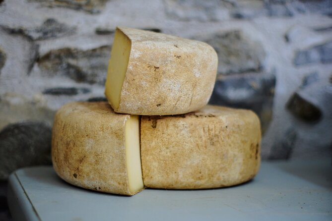 Sarlat Gourmet Tour and Market Visit - The history and architecture are part of the deal