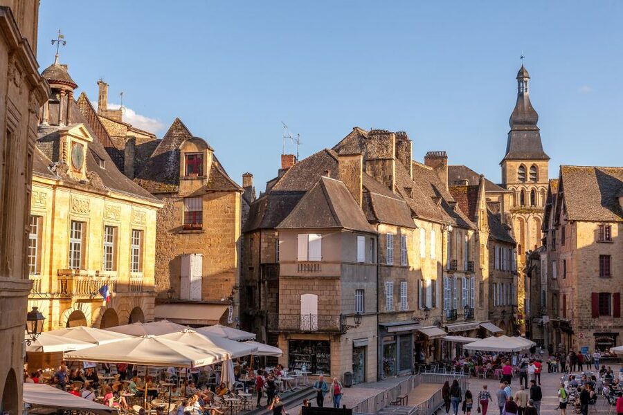 Sarlat Gourmet Tour & Market Visit with Tastings - The market is the heart of the tour