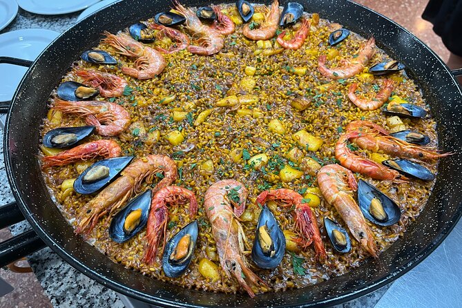 Seafood paella cooking class, tapas and visit to Ruzafa market. - What the instructors add