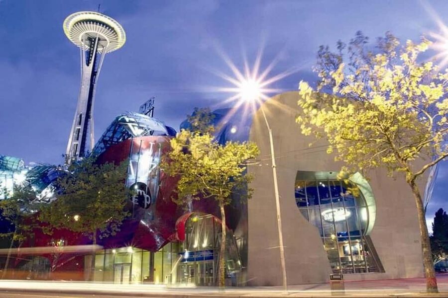 Seattle: 1-Day City Tour Pike Place Market, Gas Works Park - Pike Place Market: the day’s best chance to eat and browse