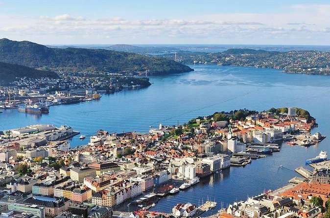 Self-Guided Hike from Bergen's Fish Market up Mount Fløyen - The climb to Fløyen, with room to set your own pace