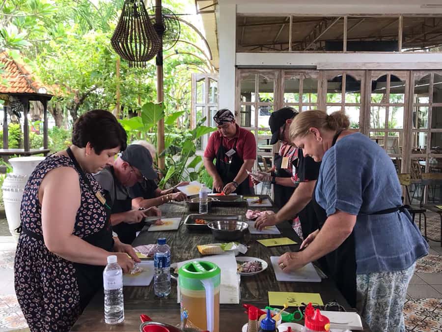 Seminyak: Balinese Cooking Class & Market Tour - The cooking room and the small-group setup