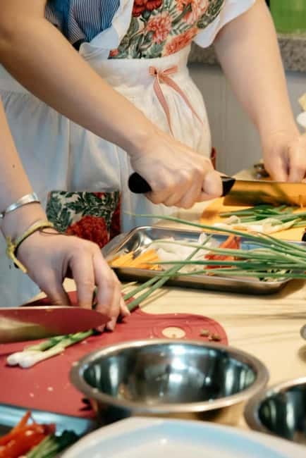 Seoul: Authentic Korean Cooking Class and Market Tour - A homemade lunch in an embroidery-filled room
