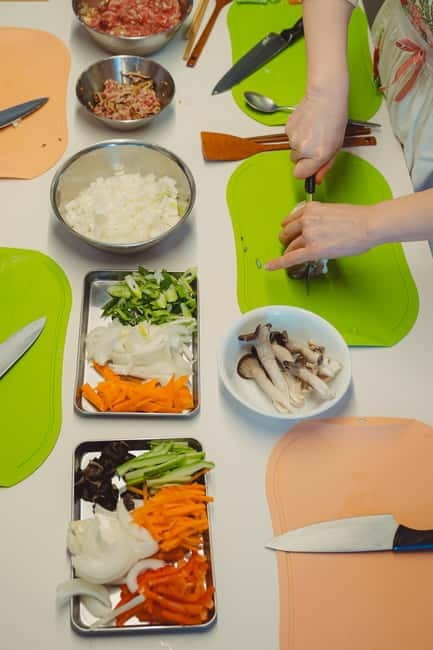 Seoul: Authentic Korean Cooking Class and Market Tour - Making a traditional dessert and sitting down for tea