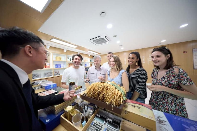 Seoul: Bukchon Village, Gyeongbokgung, Gwangjang Market - The ginseng center: useful context with a shopping pause
