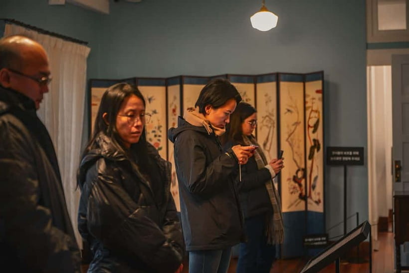 Seoul: Colonial History Tour with Prison&Palace, Market Food - Deoksugung Palace and Korea’s changing direction