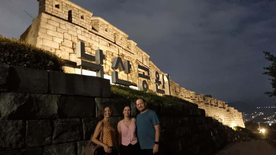 Seoul Evening Tour:Gwangjang Market&Naksan Park&Eungbongsan - Key points to know before booking