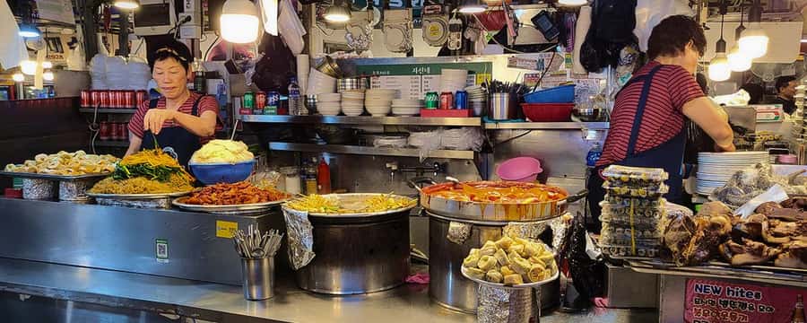 Seoul Evening Tour:Gwangjang Market&Naksan Park&Eungbongsan - Two hours at Gwangjang Market