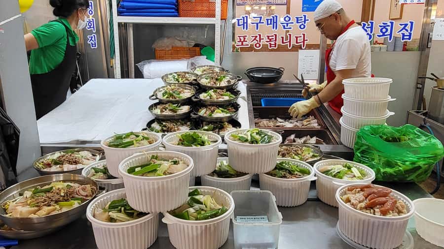 Seoul Evening Tour:Gwangjang Market&Naksan Park&Eungbongsan - Transport, group size, and the $71 value