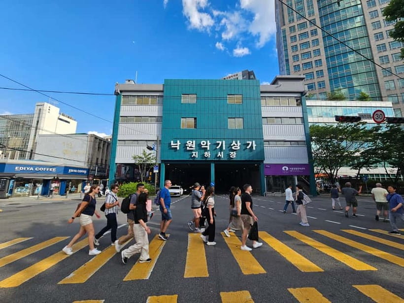 Seoul: Guided Food & Market Tour with 8+ Tastings - The guides make or break the three hours