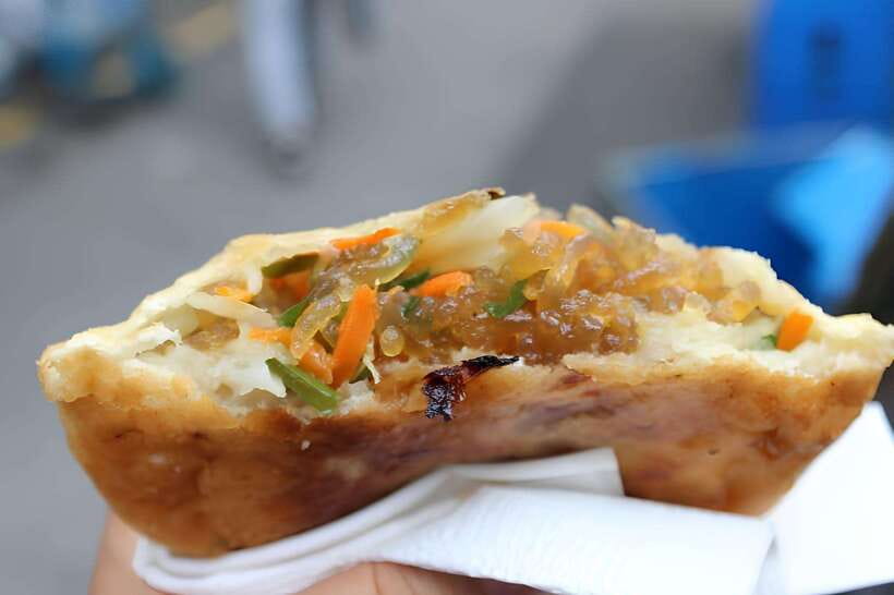 Seoul: Guided Street Food Tour at Namdaemun Market - Kalguksu and the First Taste of Market Cooking