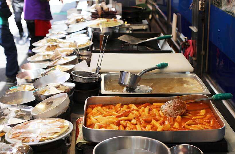 Seoul: Guided Street Food Tour at Namdaemun Market - The Architecture Stop at Sungnyemun Gate