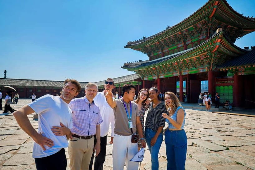 Seoul: Gyeongbok Palace, N Tower, & Local Market City Tour - Jogyesa Temple and the quiet start