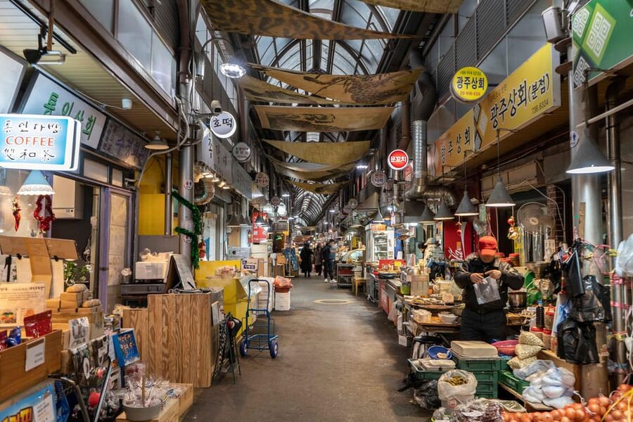 Seoul: Gyeongbokgung Palace Tour & Lunch at Authentic Market - Who Will Get the Most From This Tour?