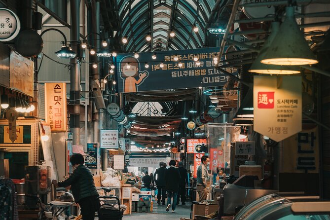 Seoul Night Palace & Market Food Tour with Vehicle - Starting at Hyehwa Station and walking to the palace