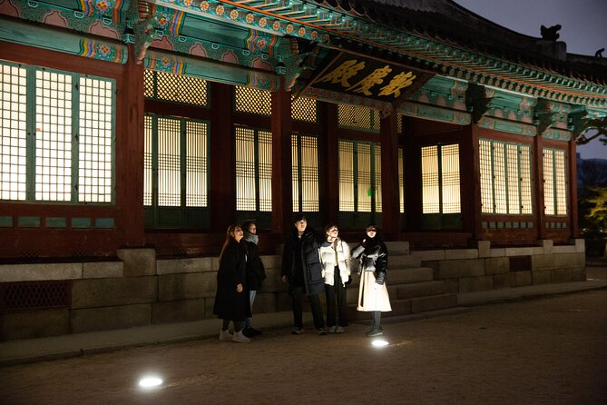 Seoul Night Palace & Market Food Tour with Vehicle - Walking through Seoul between food and temple