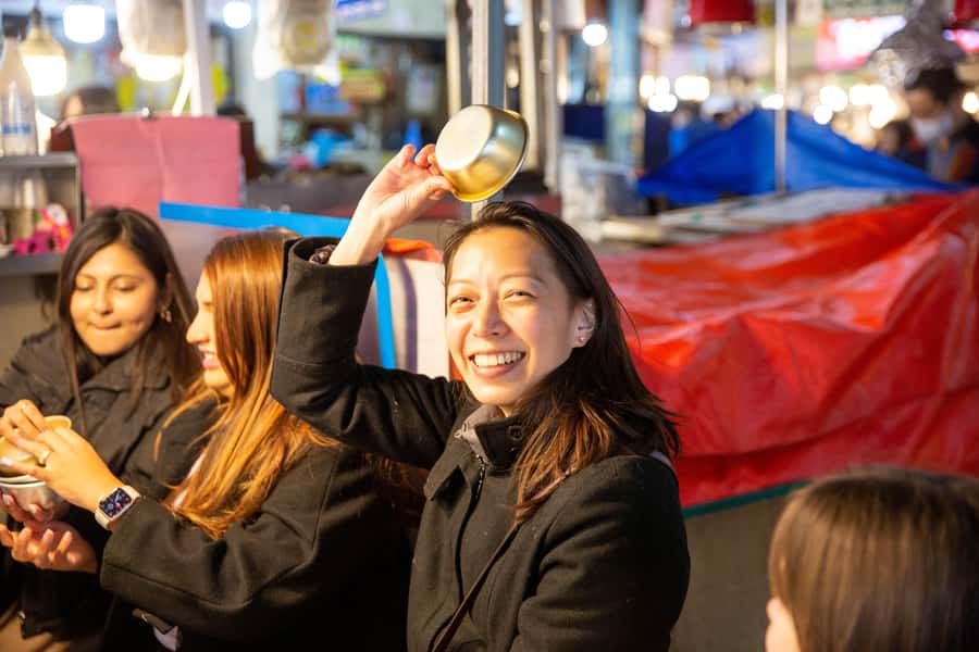Seoul: Palace, Temple and Market Guided Foodie Tour at Night - Key points at a glance