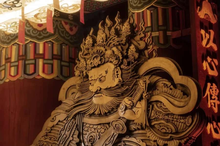 Seoul: Palace, Temple and Market Guided Foodie Tour at Night - Meeting at Hyehwa and crossing Daehangno