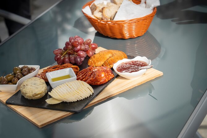Setúbal: Winery & Fish Market Tasting Tour from Lisbon - Guides, language, and group style