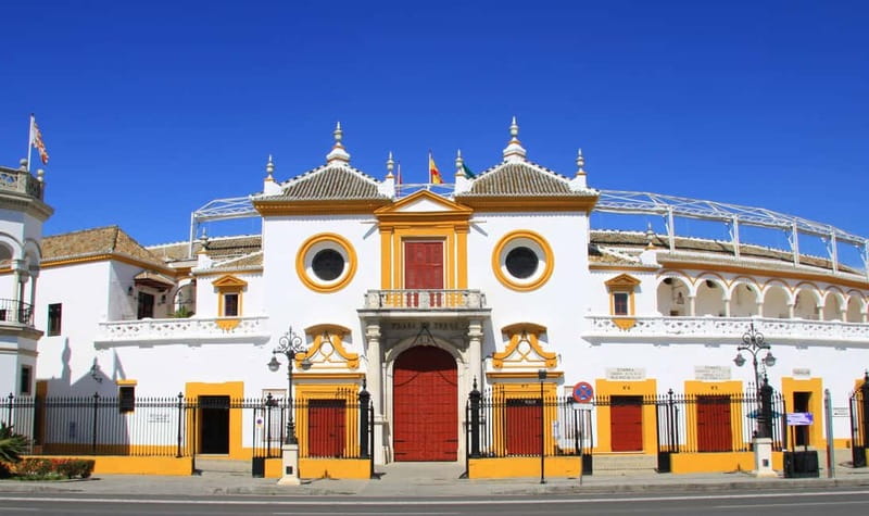 Seville: Tasting, History, Market visit and Tapas Tour - Breakfast the Sevillian way at Plaza Nueva