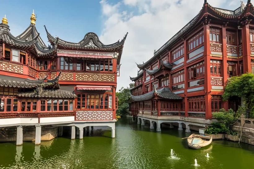 Shanghai: Jing'an Temple, Yu Garden, and Bazaar Private Tour - Jingan Temple: A Golden Pause in the City Center